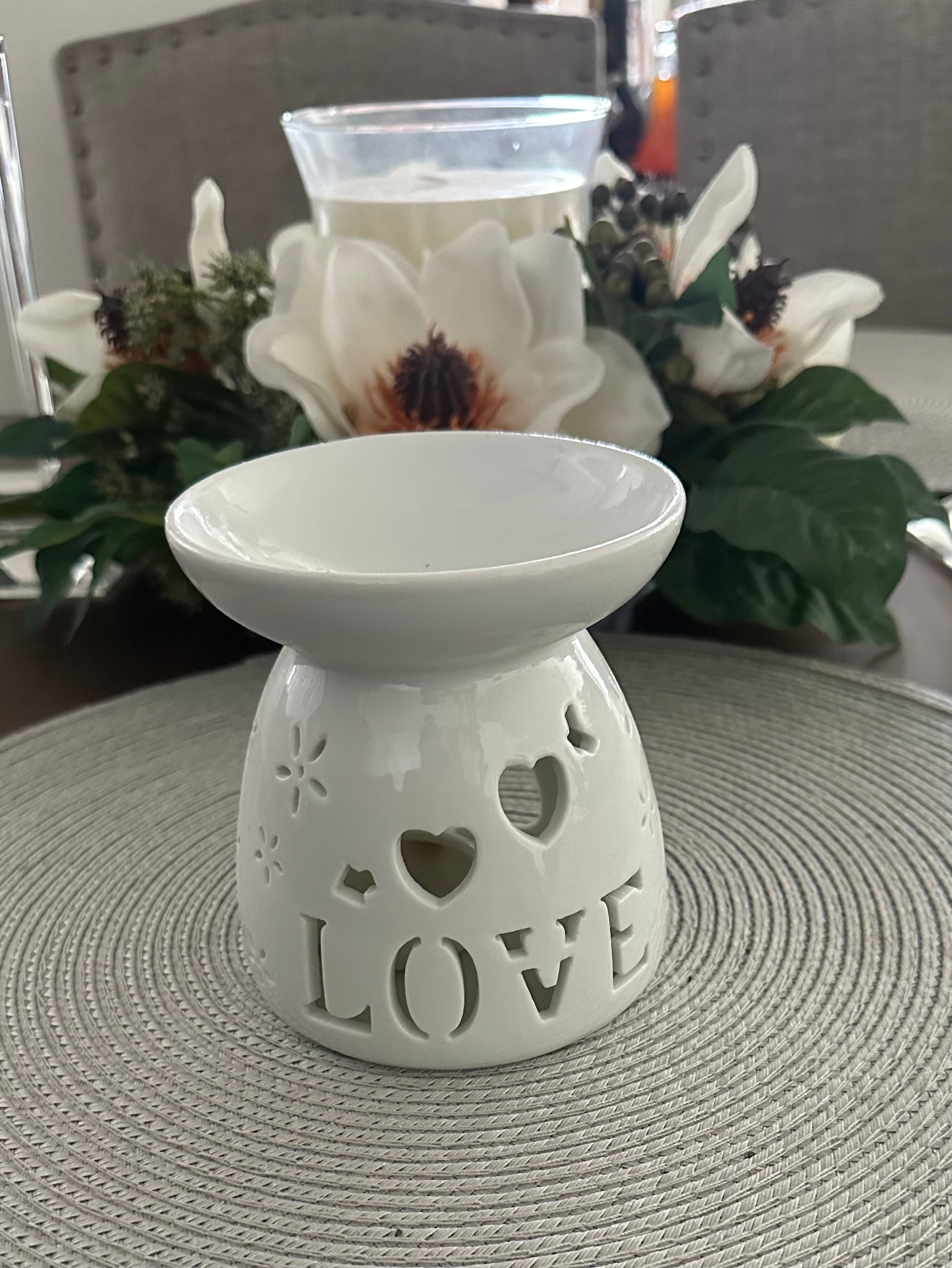 🕯️ Heart Love Ceramic Fragrance Warmer – Elegant Oil Burner for Wax Melts & Essential Oils