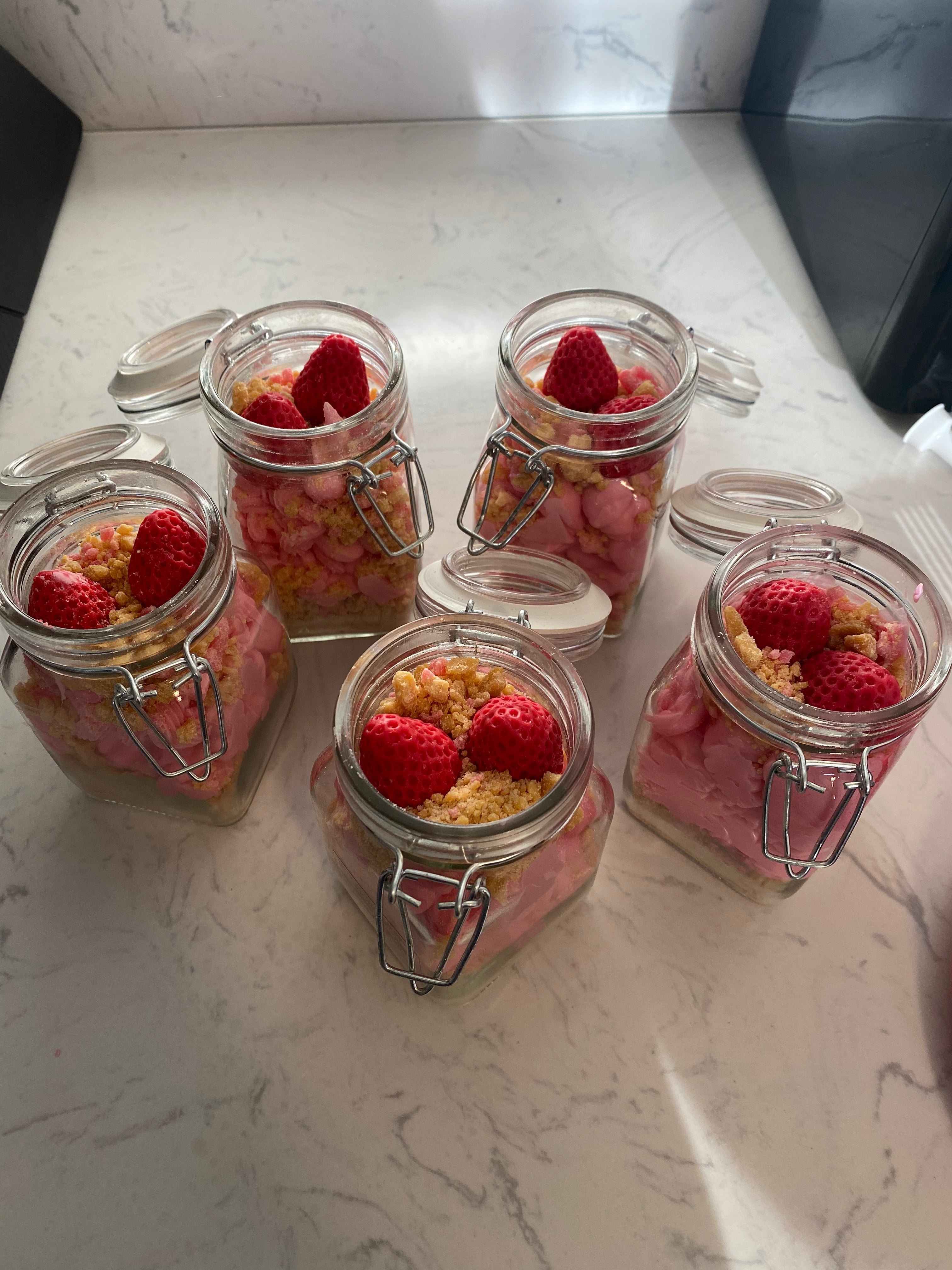 Strawberry Crumble Wax Melt – Dessert Inspired Soy Wax Melts with Vanilla & Tonka Bean | Handmade Wax Melts