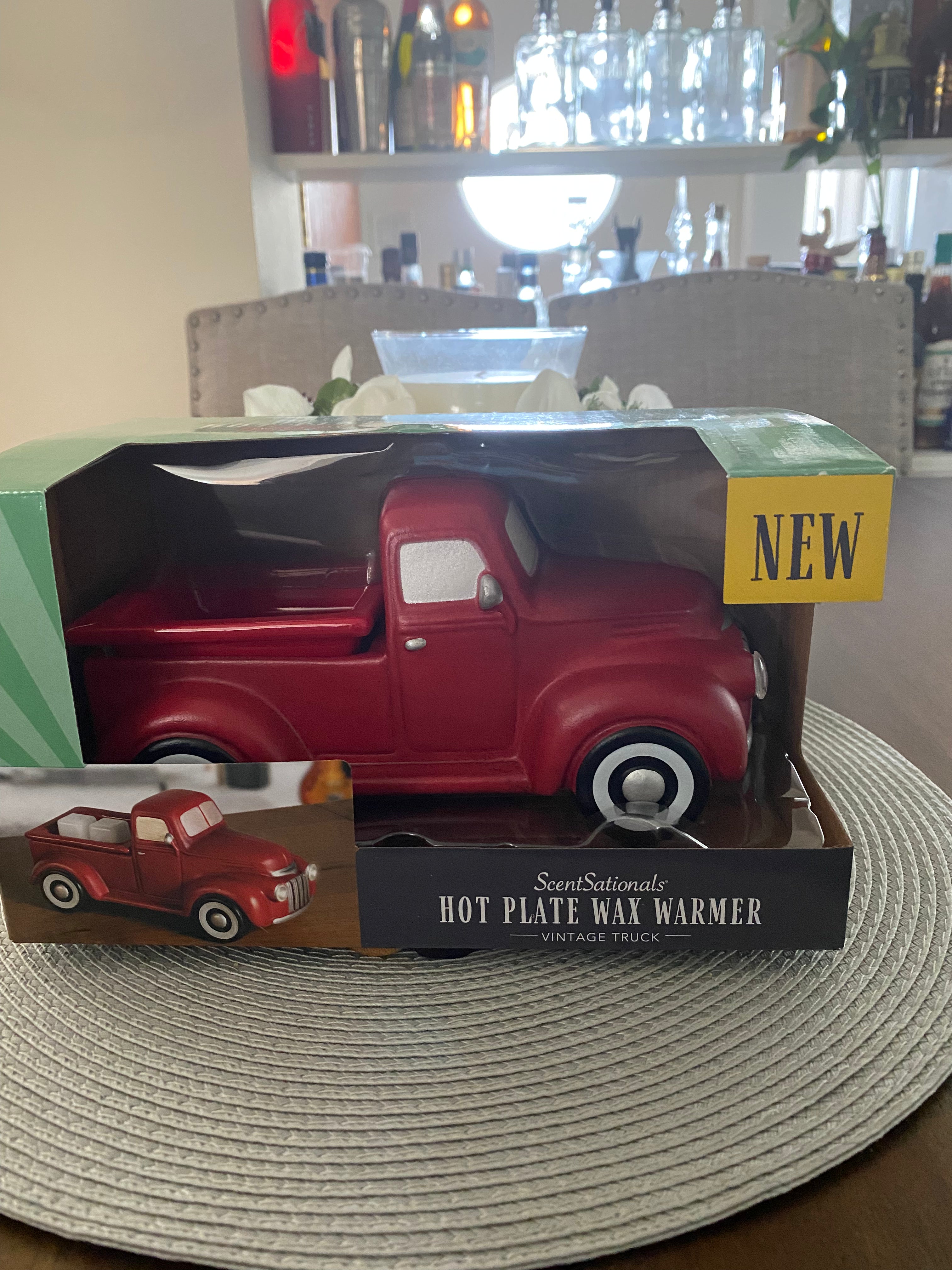 Vintage Truck Wax Warmer with Working Headlights – Nostalgic Electric Wax Melt Warmer for Home Fragrance