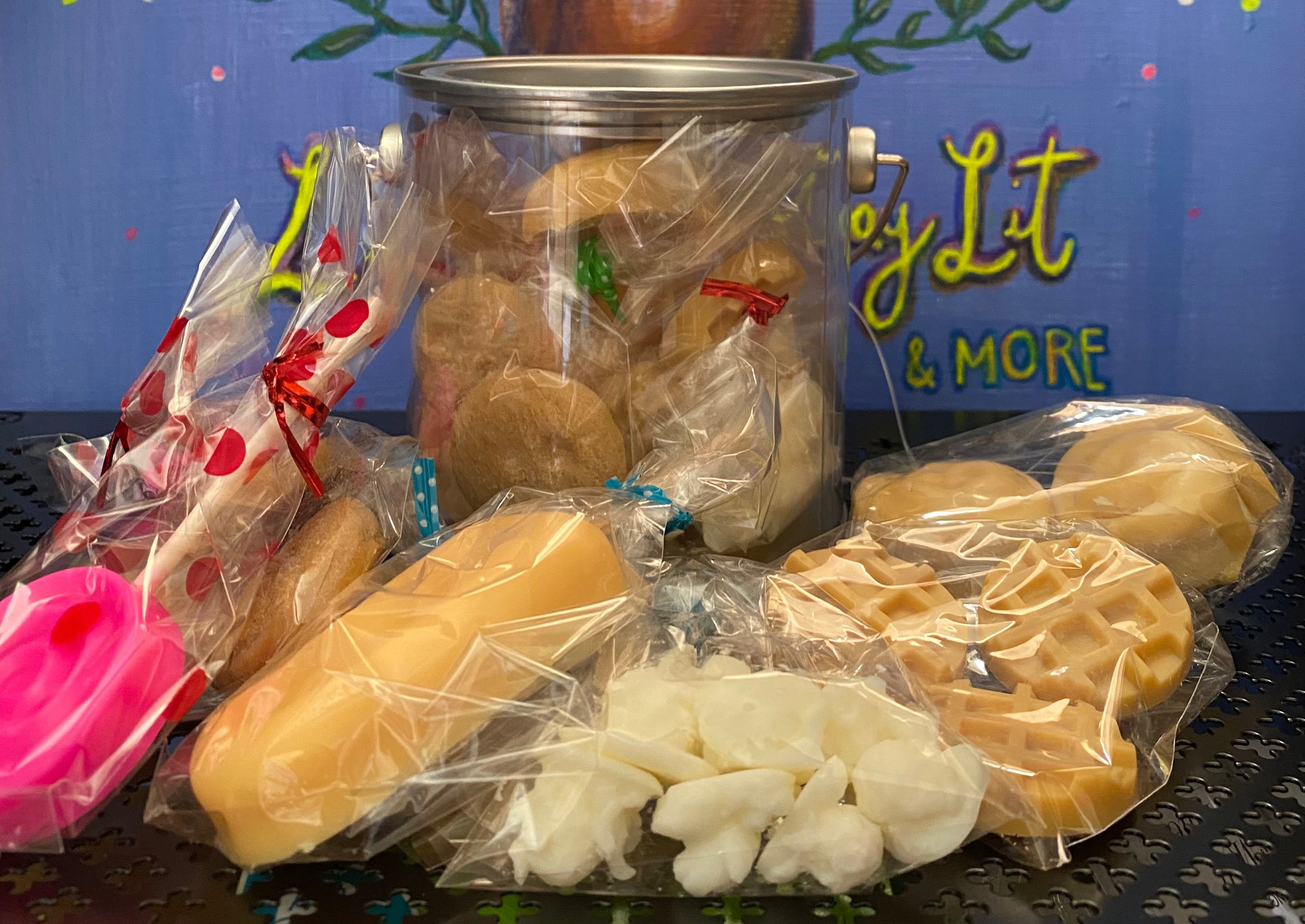 Food Favorites Wax Melt Bucket – Variety Pack of Realistic Dessert & Snack Inspired Soy Wax Melts